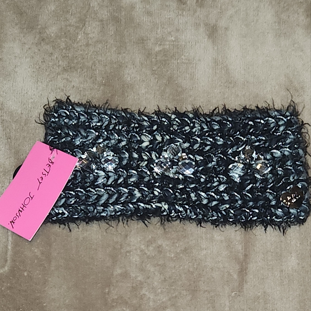 NWT Betsey Johnson Earwarmer